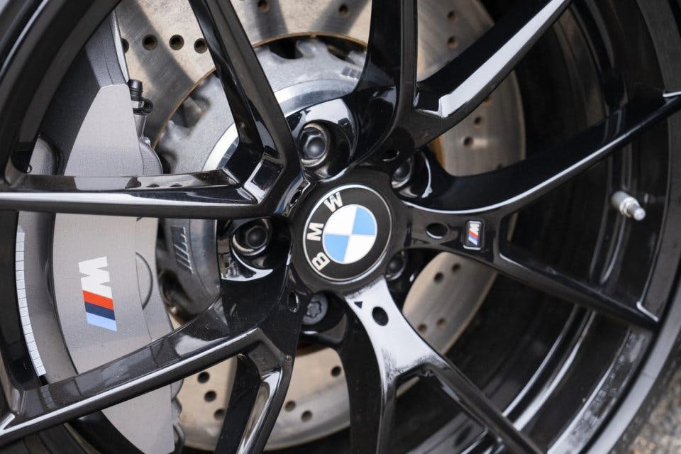 Detail kola BMW